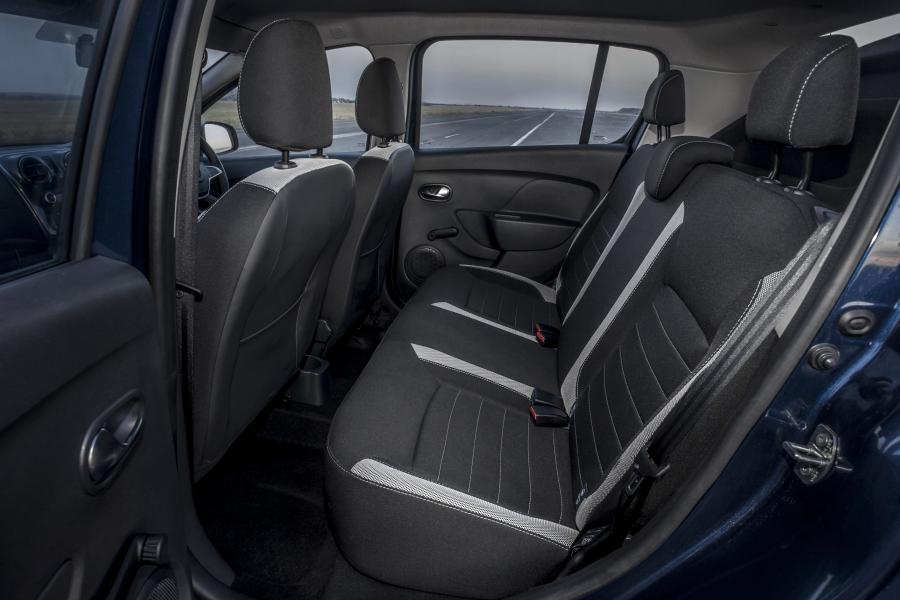 Интерьер Dacia Sandero Stepway 2017 года  (UK) (фото 30 из 30)